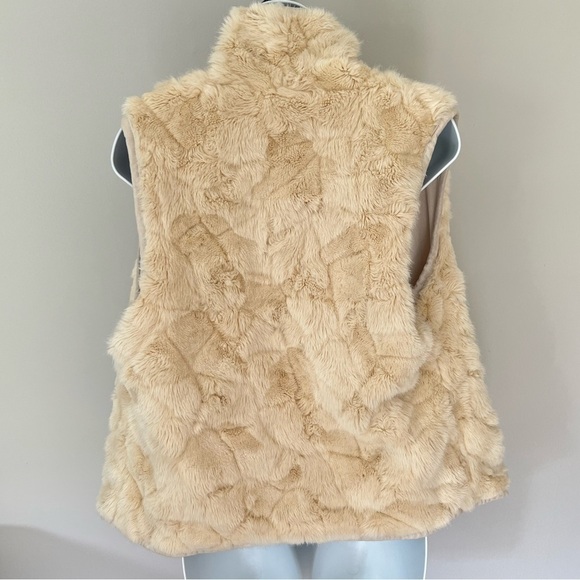 Kut from the Kloth cream faux fur open drape vest size medium - Picture 4 of 6